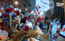 ทัพลูกยางสาวปลื้มแฟนกีฬาแห่รับดั่งฮีโร่