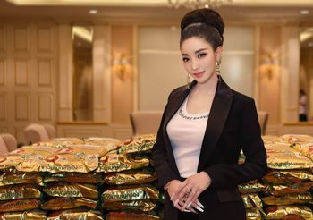 “ฮันนี่-ณภัค” มอบข้าวสาร 100 ถุง (500 กก.) เพื่อสนับสนุนและเป็นกำลังใจให้กับทหารไทย