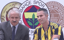 แฟนเติร์กนับหมื่นแห่ต้อนรับ “ฟาน เพอร์ซี่”