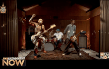 วงร็อกรุ่นเก๋า Red Hot Chili Peppers อวดเอ็มวีใหม่ฝีมือดาราฮอลลีวูด