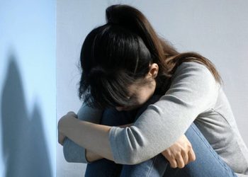 เครียด กับ ซึมเศร้า ต่างกันอย่างไร แยกถูกช่วยให้รับมือได้เร็ว