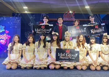 เหล่าไอดอลปล่อยของสุดพลัง ศิลปินน้องใหม่เปิดตัวที่แรกขึ้นเวทีเอ็ม บี เค เซ็นเตอร์ คอปเตอร์ – มารีน The Glass Girls ชนะโหวต KINGDOL – QUEENDOL ในงานIdol Exchange Back to School in Love