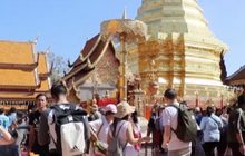 คนนับหมื่นขอพรพระธาตุดอยสุเทพ-บางส่วนเริ่มเดินทางกลับ