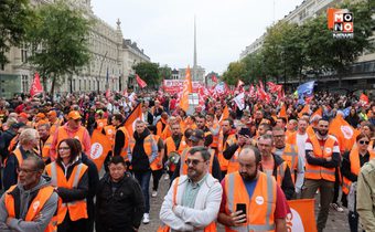 ฝรั่งเศสเป็นอัมพาต สหภาพแรงงานผนึกกำลังหยุดงานประท้วงครั้งใหญ่ต้านรัฐบาล