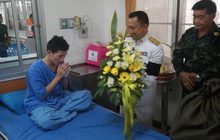 ร.10 พระราชทานกระเช้าแก่ทหารบาดเจ็บเหตุคาร์บอมบ์