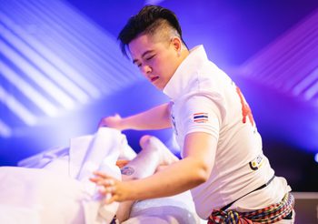 ฝรั่ง อึ้ง “อดีตนักร้องไทย” นวดกายด้วยพลังจิต คว้าแชมป์อันดับ 1 สวิส