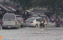 กรุงเทพฯ อ่วม น้ำท่วมถนน 34 จุด