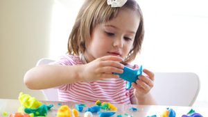 พัฒนาความคิดสร้างสรรค์ให้ลูกน้อยของคุณ ด้วยการ ปั้นดินน้ำมัน