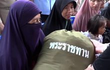สมเด็จพระเจ้าอยู่หัว ทรงห่วงใยน้ำท่วมใต้ พระราชทานถุงยังชีพ