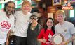 Soft Power! “Ed Sheeran” โผล่กินอาหาร “ร้าน เจ๊ไฝ – ร้าน ทิพย์สมัย ผัดไทยประตูผี”