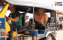 ผู้ว่าฯสุรินทร์นั่งรถตุ๊กตุ๊กรณรงค์ขับขี่ปลอดภัย