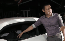 ทุบกระจกรถยนต์นักแสดงขโมยทรัพย์สิน