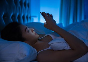 9 นิสัยของคนยุคใหม่ ที่ส่งผลทำให้นอนหลับยากขึ้น โดยไม่รู้ตัว