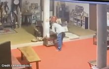 พระจำแม่นโจรแสบทุบตู้เงินบริจาคทั้งที่พระเคยเมตตาให้เงินกินข้าว