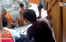 แชร์สนั่น! พระตั้งวงเล่นไฮโล แถมเป็นเจ้ามือเอง