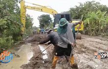 “หนองใหญ่โมเดล” ทอดผ้าป่าสามัคคี ลงขันปรับปรุงถนนเละ