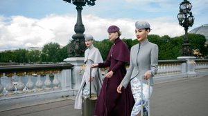 เปิดตัวยูนิฟอร์มสุดเก๋ จากสายการบิน Hainan Airlines บน รันเวย์ โอต์ กูตูร์