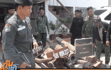 ตชด.สกัดจับรถเก๋งดัดแปลงขนไม้พะยูง