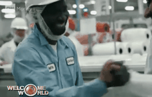 เจ้าของโรงงานโยเกิร์ตในสหรัฐฯ ช่วยเหลือผู้ลี้ภัย