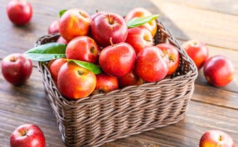 10 ประโยชน์ของ แอปเปิ้ล กินแบบปลอกเปลือก หรือไม่ปลอกดีกว่า?