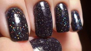 งี้ก็มีด้วย! เช่ายาทาเล็บ ไม่ต้องซื้อให้เปลือง ได้ลองหลายสีด้วย