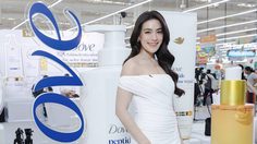 Dove ควง คิมเบอร์ลี่ แชร์ทริกฟื้นผมสตรองขั้นสุด เผยลุคผมสวยสะกดทุกสายตาในงาน Dove Reborn Stronger Moment ณ ห้างโลตัส พระราม 4