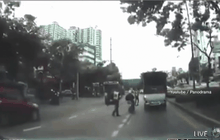 สั่งสอบ ตร.ตั้งด่านตบหัวมอเตอร์ไซค์ล้ม