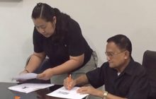 พ่อ “โจ บอยสเก๊าท์” รับศพ รพ.ตำรวจ