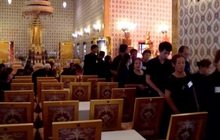 ประชาชนหลั่งไหลสักการะพระบรมศพ