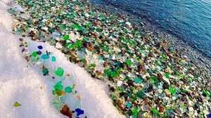 “Ussuri Bay” ธรรมชาติเปลี่ยนเศษแก้ว ให้กลายเป็น ชายหาดกรวดหลากสีสัน!