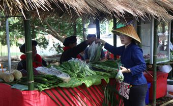 “กาดต้มโป่ง ฮอมสุข”  โมเดลการจัดตลาดสีเขียวในท้องถิ่น