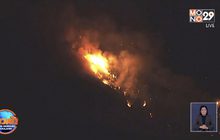 ​ชาวสหรัฐฯ กว่า 1 พันครัวเรือนเสี่ยงไฟป่า “บ็อบแคต”