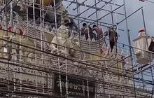 เตือนภัย ! ช่างซ่อมซุ้มประตูวัดศรีษะทองถูกไฟช็อต