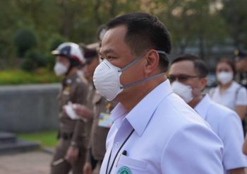 “อนุทิน” นำผู้บริหาร สธ.ลงพื้นที่สวนลุมฯ แจกหน้ากากอนามัย สู้ PM2.5
