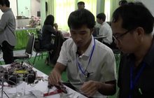 สุดเจ๋ง! ครูสร้างหุ่นโรบอทสอนเด็กรุ่นใหม่ 