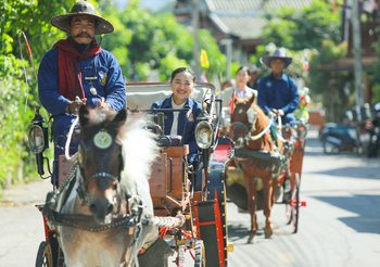 “รมว.ปุ๋ง” ขึ้นเหนือชวนนักท่องเที่ยวแอ่วลำปาง – ลำพูน ยกย่องชุมชนคุณธรรมฯ ท่ามะโอ – วัดพระธาตุลำปางหลวง ต้นแบบท่องเที่ยวทางวัฒนธรรมเมืองรถม้า