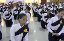ครู-นร.มุกดาหาร รวมใจซ้อมรำถวายหน้าพระเมรุมาศจำลอง