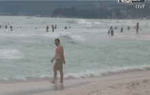 คลื่นแรงติดธงแดงเตือนภัยเล่นน้ำทะเลอ่าวไทย