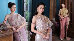 แพทริเซีย กู๊ด สวยหวาน ในชุดแต่งงานแบบไทย ด้วยผ้าไหมลำพูนสีกลีบบัวอ่อน