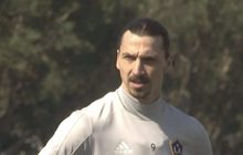 แฟนมัลโม แห่เผารูปปั้น “ซลาตัน” หลังซื้อหุ้นทีมคู่แค้น