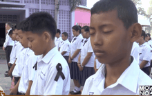 นักเรียนอนุบาลปฏิญาณตน-ปลูกต้นราชพฤกษ์