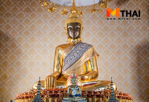 สักการะ หลวงพ่อพระอินทร์แปลง วัดพระอินทร์แปลง นครพนม