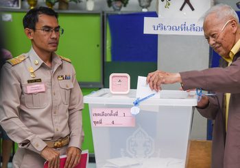 เลือกตั้ง 62 : ‘ป๋าเปรม’ ออกมาใช้สิทธิ์เลือกตั้งล่วงหน้า ณ เขตดุสิต