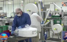 ​พนักงานบริษัทรถยนต์สหรัฐฯ ช่วยผลิตหน้ากากอนามัย