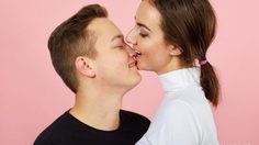 18 ท่าจูบยอดนิยม บอกได้ถึงระดับความสัมพันธ์ อ่านใจชายได้หมดเปลือก