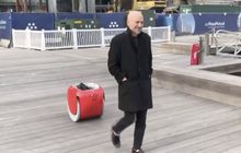 หุ่นยนต์ส่งสินค้ารุ่นแรกวางจำหน่ายแล้ว