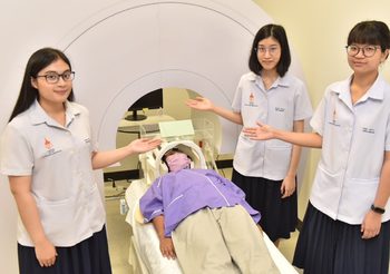 เปิดผลงานวิจัยชนะเลิศ เครื่อง MRI mock-scanner ช่วยลดการเคลื่อนไหวบริเวณศีรษะในกลุ่มเด็ก ประหยัดต้นทุนนำเข้า โดย นศ.รังสีเทคนิค ราชวิทยาลัยจุฬาภรณ์