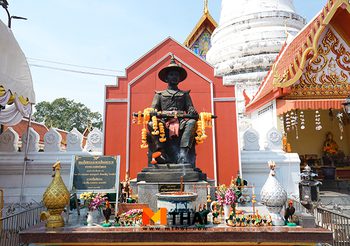 กราบสมเด็จพระเจ้าตากสินมหาราช วัดเวฬุราชิณ วัดสวยฝั่งธน