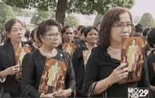 ไม่หวั่นสายฝน ประชาชนเข้าสักการะพระบรมศพเนืองแน่น