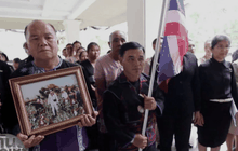 ประชาชนต่างจังหวัด ทยอยเดินทางสักการะพระบรมศพ